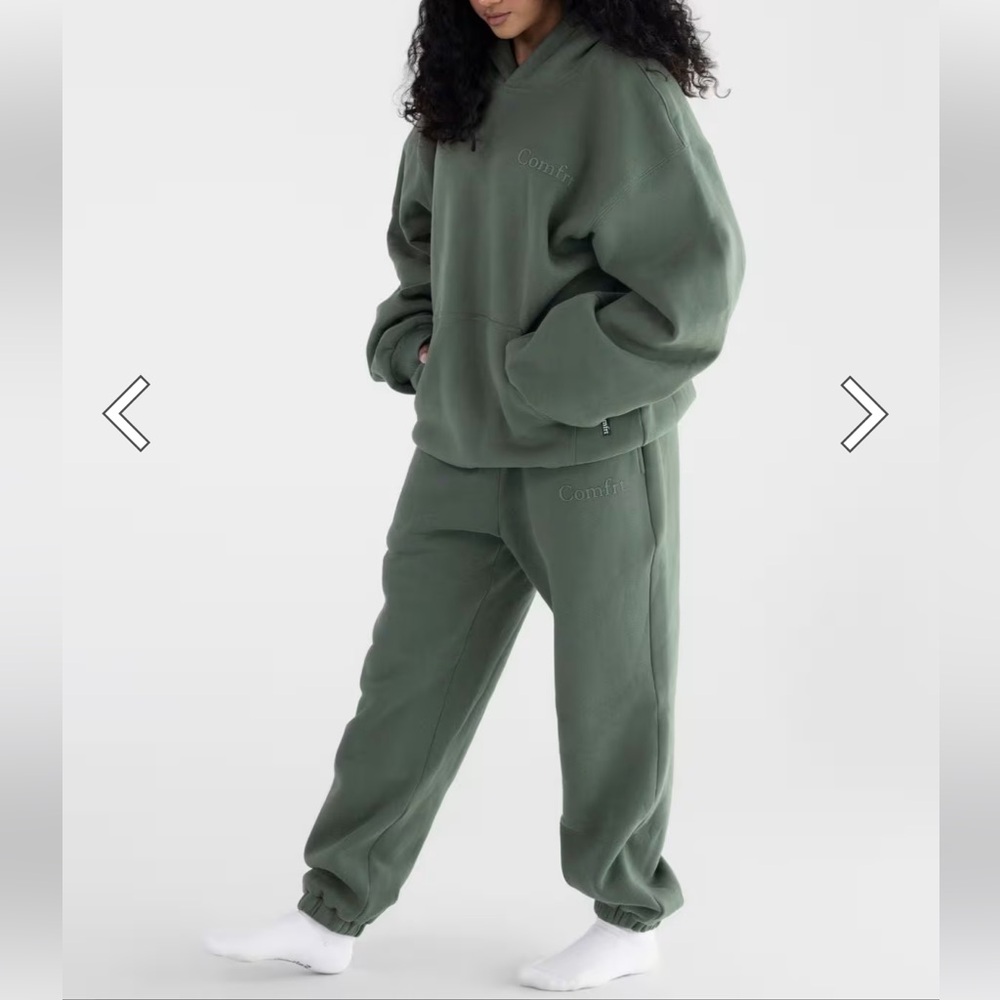 COMFRT Minimalist SET- pants & hoodie in forest green